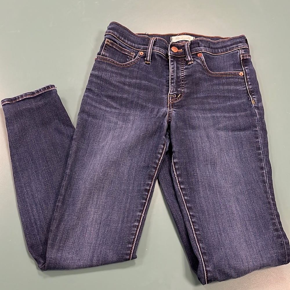 Madewell 9” High-Rise Skinny Medium Wash 28. Preloved great condition.